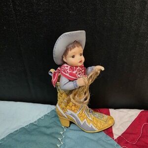 Ashton-Drake‎ Wranglin Rodeo Star Figurine Tiny Dreamers Yellow Grey Boot Decor